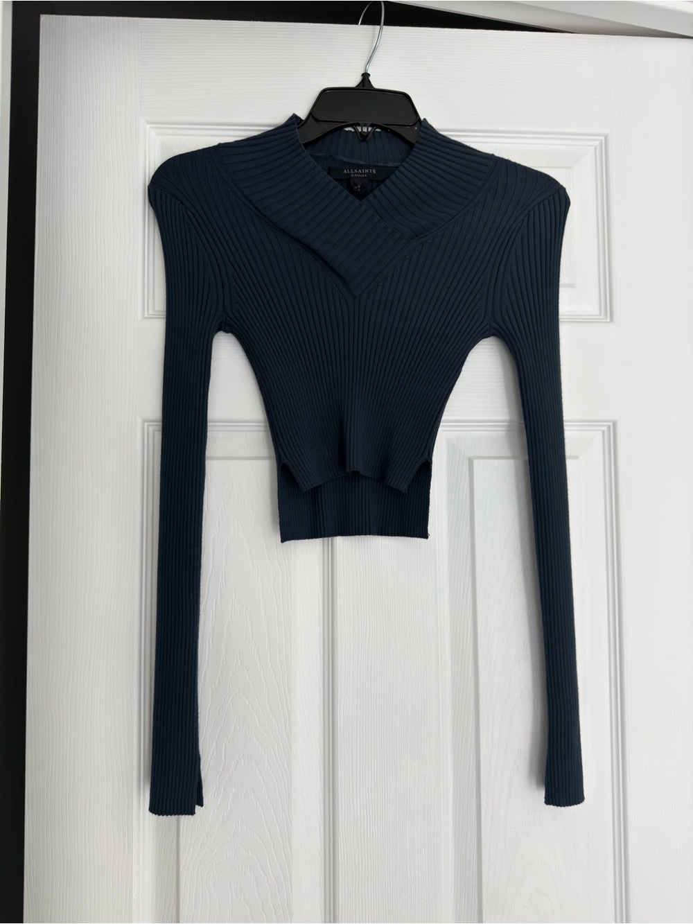 All Saints Ribbed V-Neck Cropped Sweater in Deep Navy